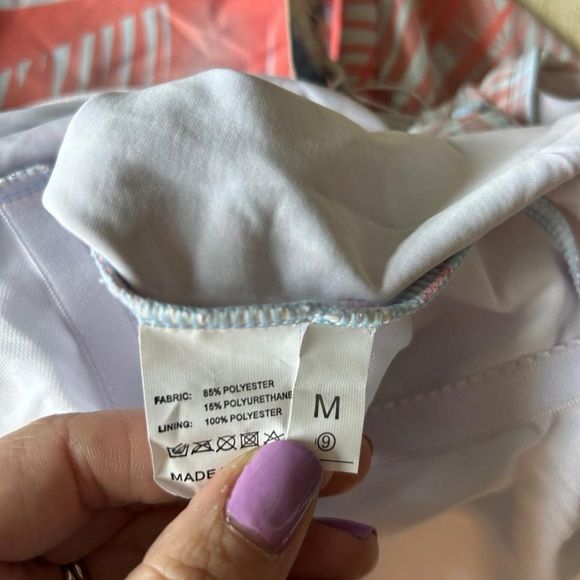 NWT- Woman’s UPF Rashguard Neon Coral Palms / Sz M - Picture 8 of 8